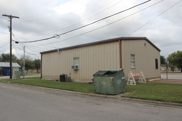 1108 N Esplanade St, Cuero, TX 77954